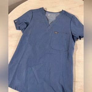 Figs one pocket XXS scrub top. I forget the color but it looks like a denim blue